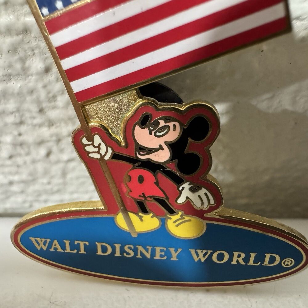 Vintage 2002 Disney WDW Mickey Mouse American USA Flag Patriotic Trading Pin - Picture 4 of 9